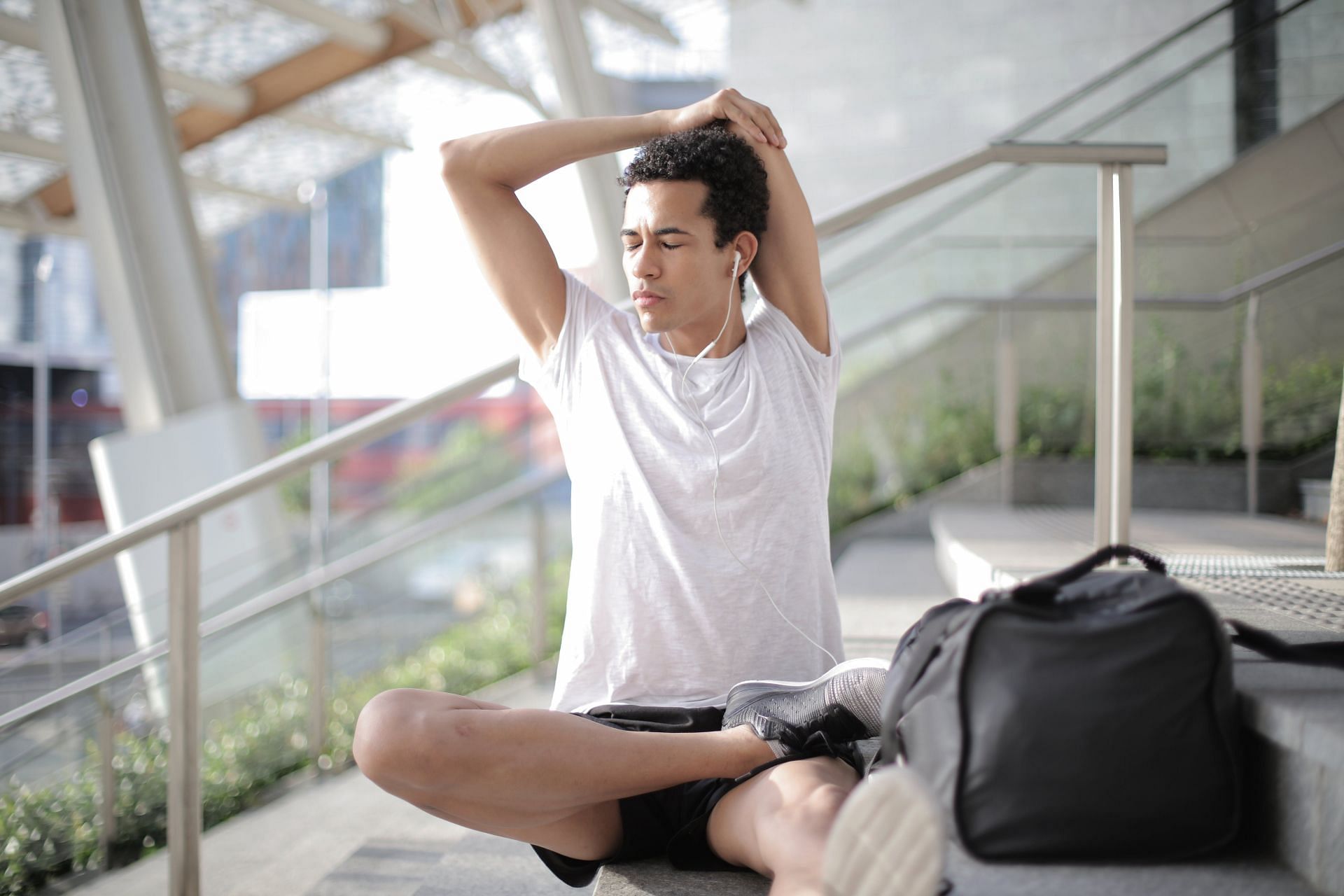 Ways to stop feeling itchy skin at night (Image sourced via Pexels / Photo by andrea)
